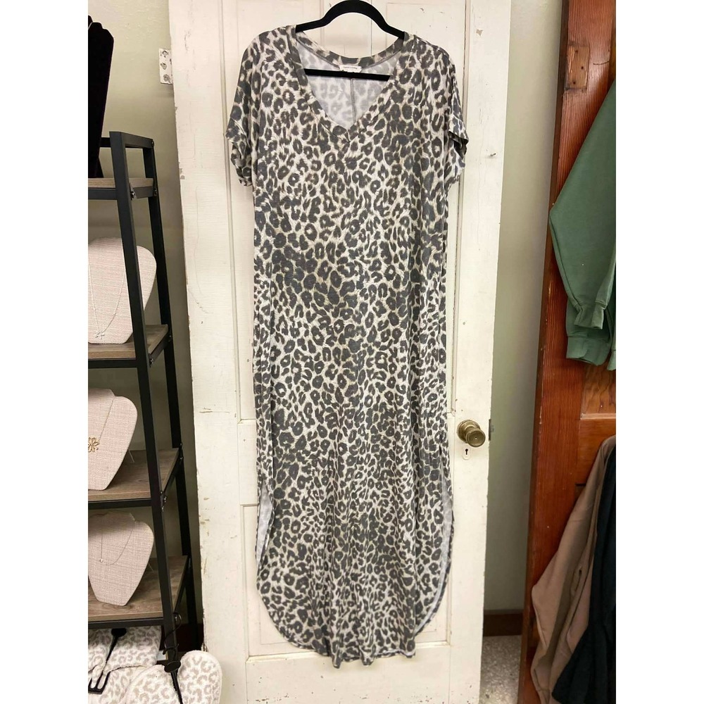 Sweet Lovely by Jen Womens 1XL Leopard Print Maxi Dress Grey V-Neck Short Sleeve